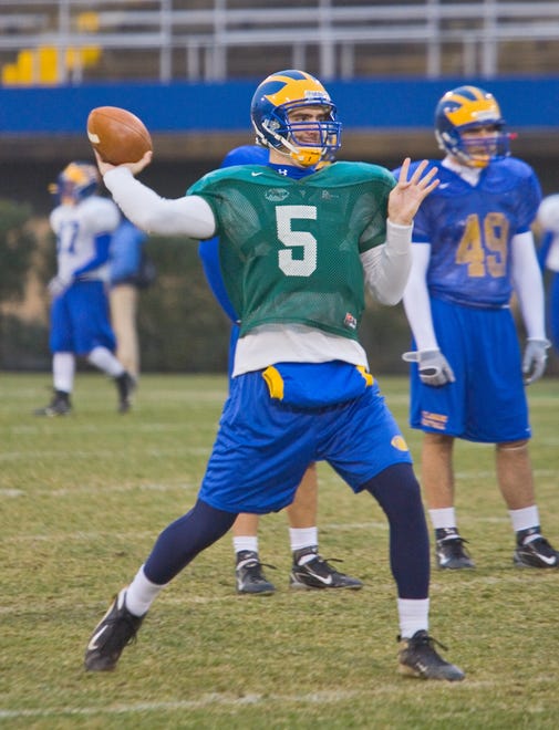 Joe Flacco practices with the UD football team in Newark  December 10, 2007.